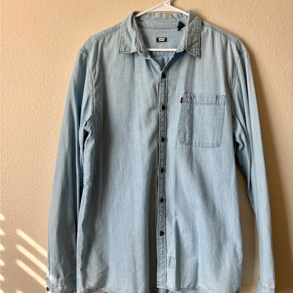 Levi’s Casual Light Blue Button Down – Size L